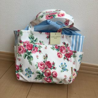 LAURA ASHLEY - 新品未使用タグ付き!ローラアシュレイランチバッグの