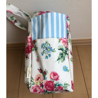 LAURA ASHLEY - 新品未使用タグ付き！ローラアシュレイランチバッグの ...