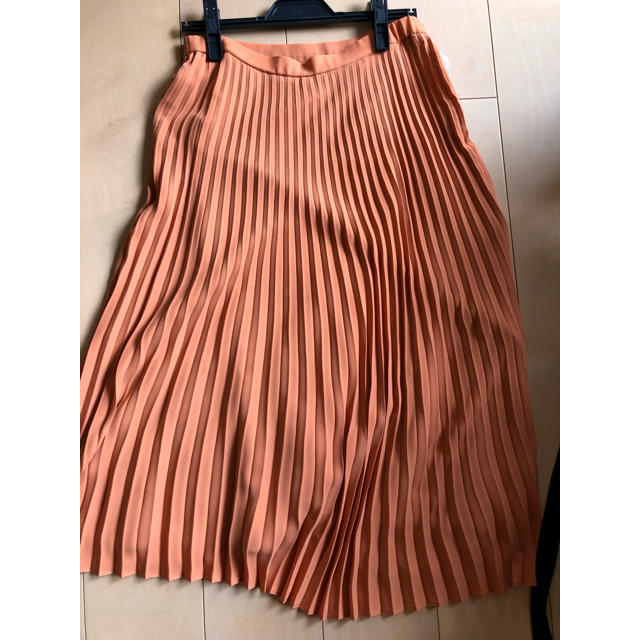 自由区(ジユウク)の自由区プリーツスカート薄いオレンジ レディースのスカート(ロングスカート)の商品写真