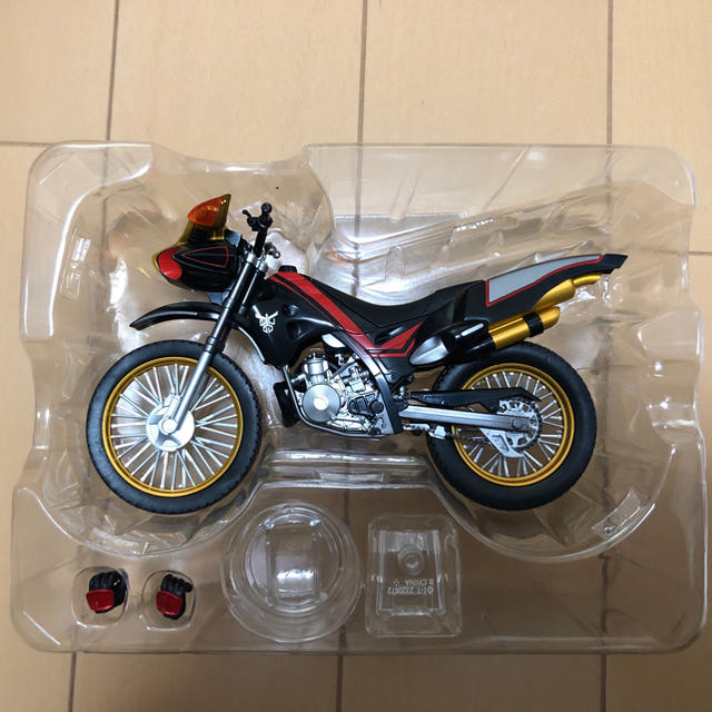 BANDAI(バンダイ)のS.H.Figuarts ビートチェイサー2000 中古美品 エンタメ/ホビーのフィギュア(特撮)の商品写真