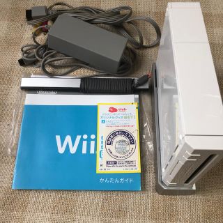 ウィー(Wii)のWii本体 リモコンとヌンチャクなし(家庭用ゲーム機本体)