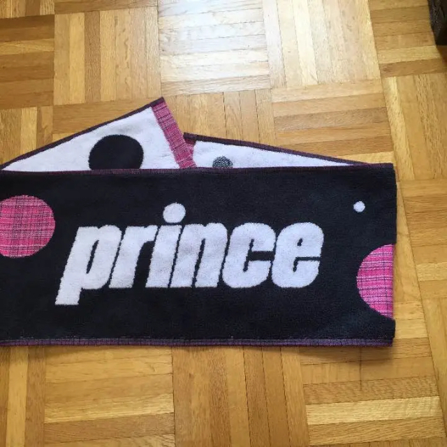 Prince(プリンス)のPrince プリンス マフラータオル スポーツ/アウトドアのテニス(ウェア)の商品写真