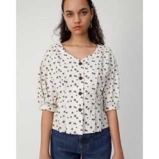 マウジー(moussy)のTINY FLOWER ブラウス(シャツ/ブラウス(半袖/袖なし))