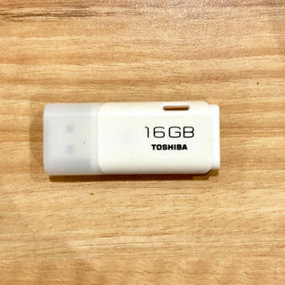 トウシバ(東芝)のTOSHIBA 16GB USB(PC周辺機器)