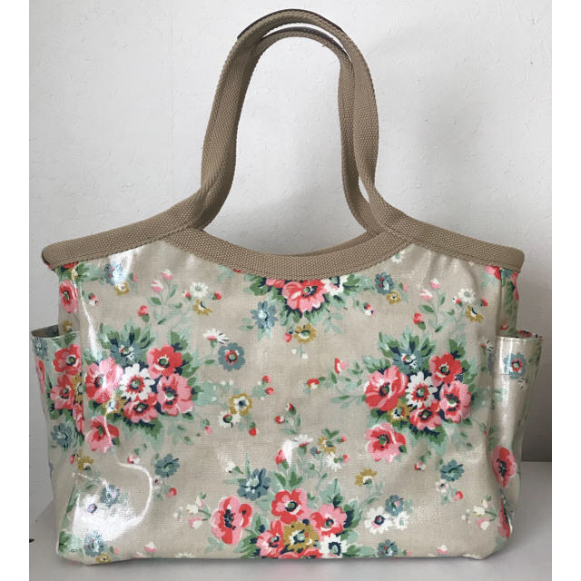 Cath Kidston(キャスキッドソン)のララ様専用Cath Kidston フラワーベージュ トートバッグ  レディースのバッグ(トートバッグ)の商品写真