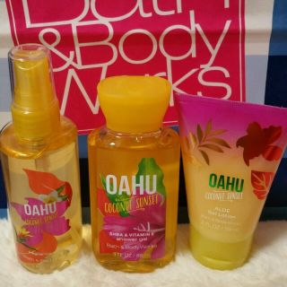 バスアンドボディーワークス(Bath & Body Works)のオアフココナッツ トラベルサイズセット(ボディローション/ミルク)