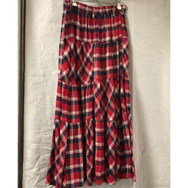赤チェックのロングスカート レディースのスカート(ロングスカート)の商品写真