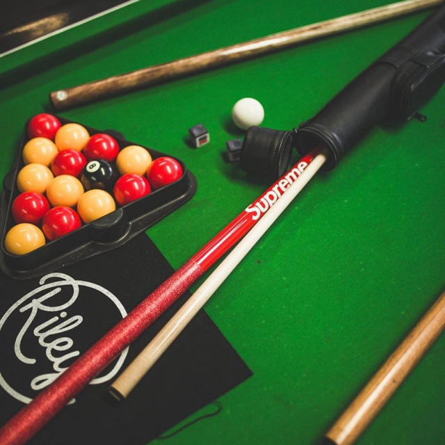 Supreme(シュプリーム)の新品Supreme Mcdermott Week12 Pool Cue エンタメ/ホビーのテーブルゲーム/ホビー(ビリヤード)の商品写真