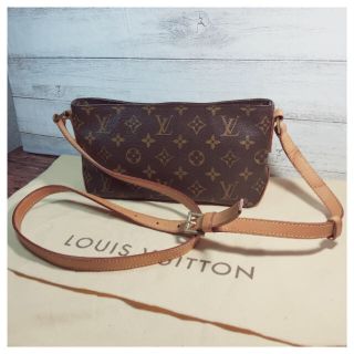 ルイヴィトン(LOUIS VUITTON)のヴィトン ショルダーバッグ トロター(ショルダーバッグ)