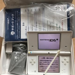 ニンテンドーDS(ニンテンドーDS)のニンテンドーDS ホワイト 本体 (中古品)(携帯用ゲーム機本体)