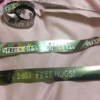 キスマイフットツー(Kis-My-Ft2)のKis-My-Ft2 銀テープ FREE HUGS  キスマイ(アイドルグッズ)