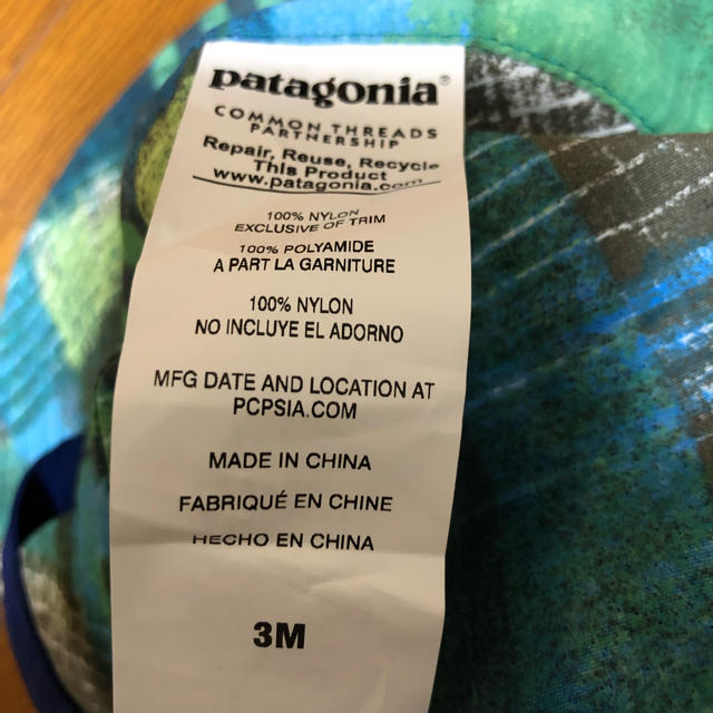 patagonia(パタゴニア)の新品未使用 パタゴニア ベビーハット リバーシブル 3M キッズ/ベビー/マタニティのこども用ファッション小物(帽子)の商品写真