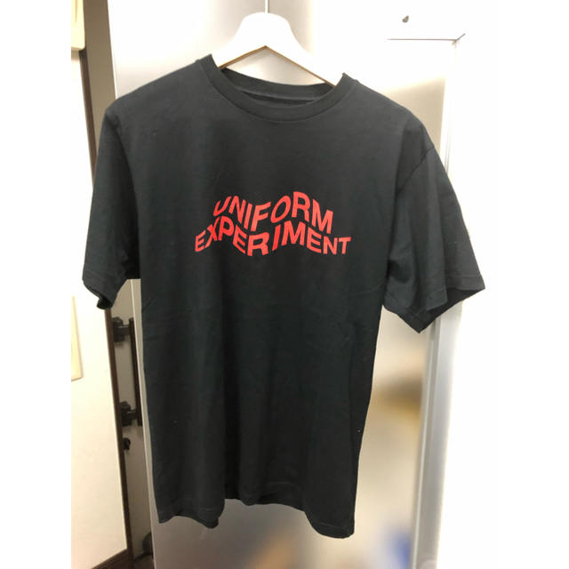 uniform experiment(ユニフォームエクスペリメント)のuniform experiment ウェイブロゴTシャツ soph 藤原ヒロシ メンズのトップス(Tシャツ/カットソー(半袖/袖なし))の商品写真