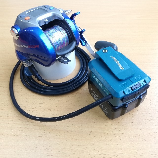 LEDライト搭載！ダイワ シマノ対応マキタコード USBスイッチ付！おまけ付！ スポーツ/アウトドアのフィッシング(その他)の商品写真