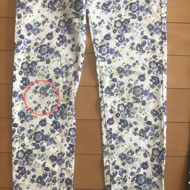 GU(ジーユー)の花柄、ドット スキニー、ノースリーブ☆140 キッズ/ベビー/マタニティのキッズ服女の子用(90cm~)(パンツ/スパッツ)の商品写真