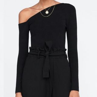 ザラ(ZARA)のZARA ワンショルダートップス(カットソー(半袖/袖なし))