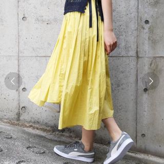 アメリヴィンテージ(Ameri VINTAGE)のAmeri vintage HEM PLEATS SKIRT イエロー 美品(ひざ丈スカート)