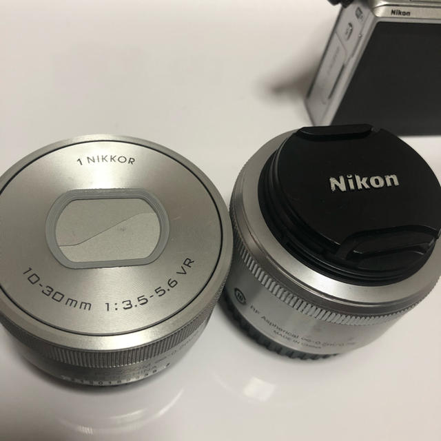 Nikon(ニコン)のNikon1 J5 ダブルレンズキット ミラーレス一眼レフカメラ スマホ/家電/カメラのカメラ(ミラーレス一眼)の商品写真