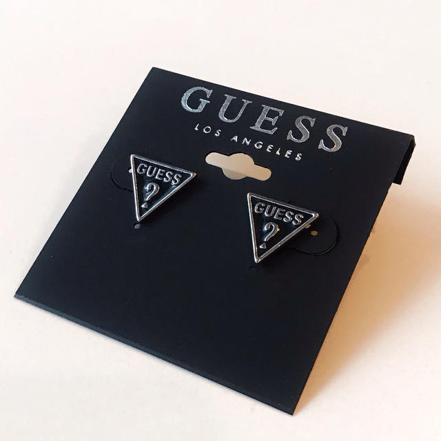 GUESS(ゲス)のゲス ピアス18 ブラック×シルバー レディースのアクセサリー(ピアス)の商品写真