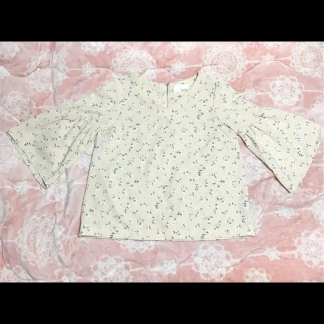 花柄トップス レディースのトップス(シャツ/ブラウス(長袖/七分))の商品写真