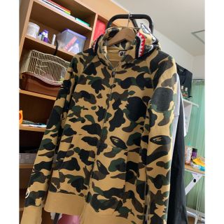 アベイシングエイプ(A BATHING APE)のシャーク カモ柄 パーカー(パーカー)