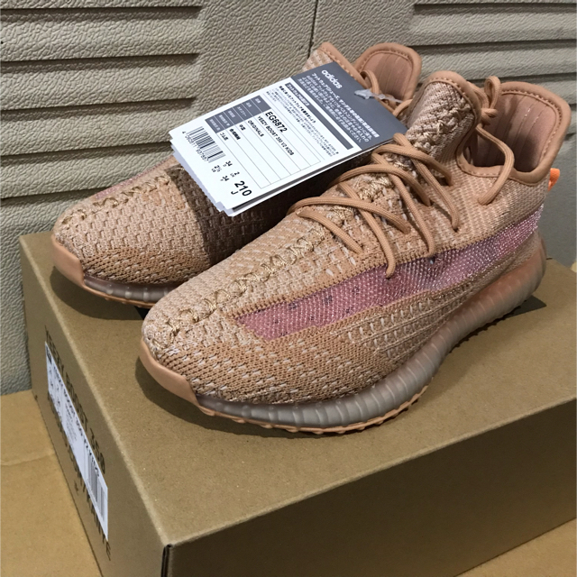 adidas(アディダス)のadidas YEEZY BOOST 350 V2 KIDS キッズ/ベビー/マタニティのキッズ靴/シューズ(15cm~)(スニーカー)の商品写真