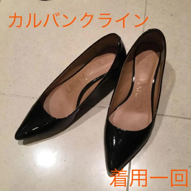 Calvin Klein(カルバンクライン)のカルバンクライン パンプス 24 エナメル 美品 レディースの靴/シューズ(ハイヒール/パンプス)の商品写真