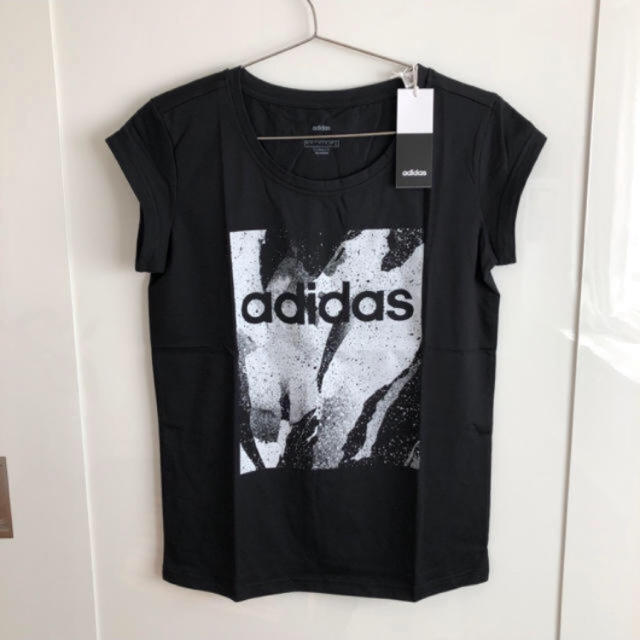 adidas(アディダス)のadidas グラフィックTシャツ  ★モノトーン レディースのトップス(Tシャツ(半袖/袖なし))の商品写真