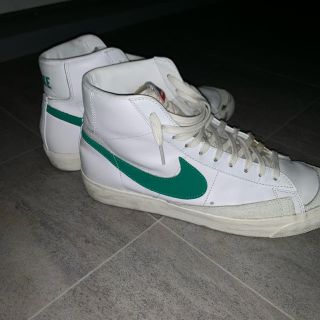 ナイキ(NIKE)のNIKE BLAZER MID 77 VNTG - WHITE/GREEN (スニーカー)