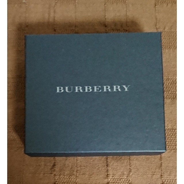 BURBERRY(バーバリー)の【美品】バーバリー・二つ折り財布用空箱 メンズのファッション小物(折り財布)の商品写真