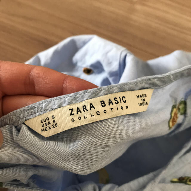 ZARA(ザラ)のZARAフルーツ柄ブラウス レディースのトップス(シャツ/ブラウス(長袖/七分))の商品写真