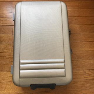 美品 キャスター付きキャリーバック(旅行用品)