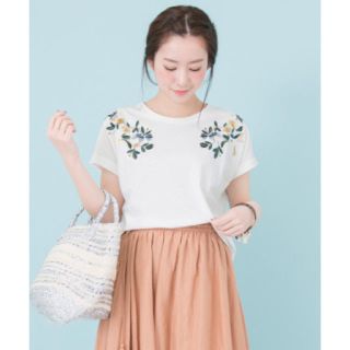 リサーチ(....... RESEARCH)のちー様専用です！アーバンリサーチ 配色刺繍Tシャツ  白(Tシャツ(半袖/袖なし))