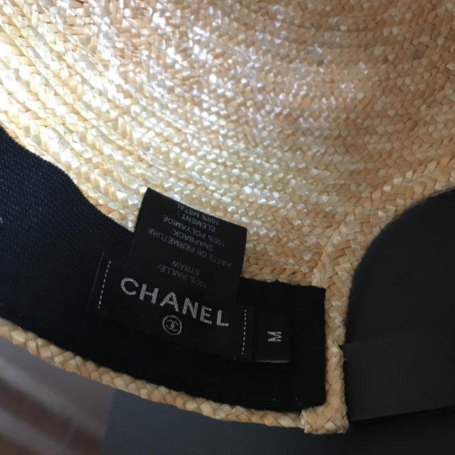 CHANEL(シャネル)の今季未使用 CHANEL キャップ ストローハット レディースの帽子(麦わら帽子/ストローハット)の商品写真