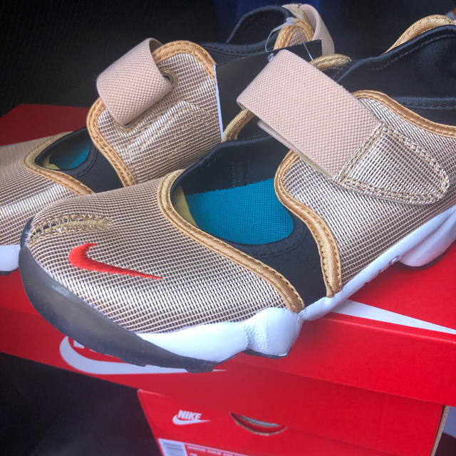 リフト】 NIKE - ナイキ エアリフト ゴールド 24cmの通販 by プロフ 激安特価品送料 エアリフト ゴールド 24cm NIKE スニーカー