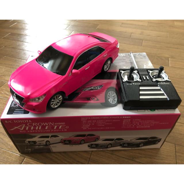 トヨタ(トヨタ)のCROWN ピンク ラジコン エンタメ/ホビーのおもちゃ/ぬいぐるみ(ホビーラジコン)の商品写真