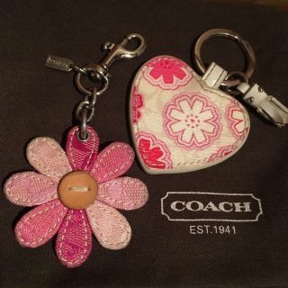 コーチ(COACH)のユリさま専用♡ COACHお花のチャーム&ハートのチャーム&ツイリー (チャーム)