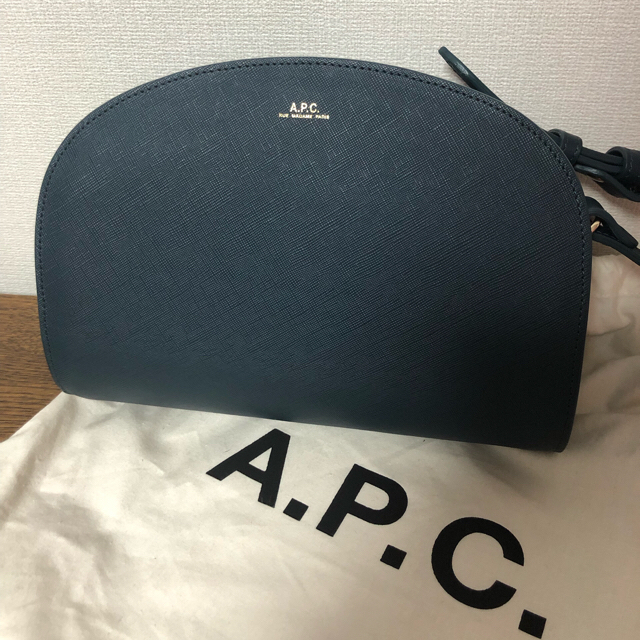 A.P.C(アーペーセー)のapc ハーフムーンバッグ レディースのバッグ(ショルダーバッグ)の商品写真