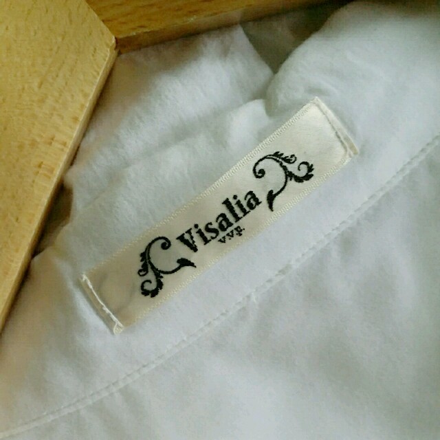 Visalia(ヴィサリア)の白シャツ レディースのトップス(シャツ/ブラウス(長袖/七分))の商品写真
