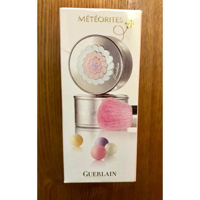 GUERLAIN(ゲラン)の新品 GUERLAIN ゲラン メテオリットパール フェイスパウダー セット コスメ/美容のベースメイク/化粧品(フェイスパウダー)の商品写真