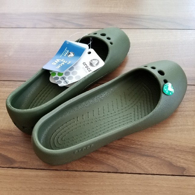 CROSS(クロス)の☆新品☆crocsサイズ24cm Amy Green レディースの靴/シューズ(サンダル)の商品写真