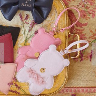 メゾンドフルール(Maison de FLEUR)のmaison de fleur のクマさんケース！！未使用！(ポーチ)