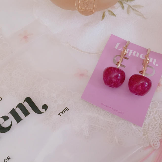 lilLilly(リルリリー)のliquem チェリー イヤリング （ピンク） レディースのアクセサリー(イヤリング)の商品写真