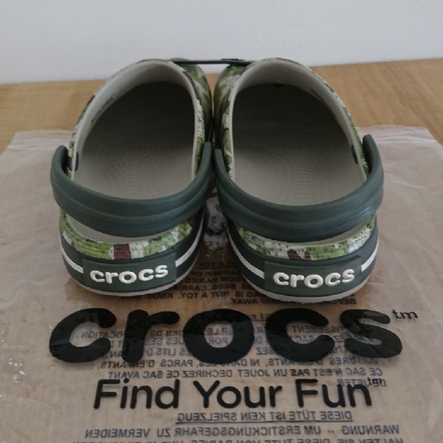 crocs(クロックス)の送料込み約60%OFFクロックス crocs キッズ/ベビー/マタニティのキッズ靴/シューズ(15cm~)(サンダル)の商品写真