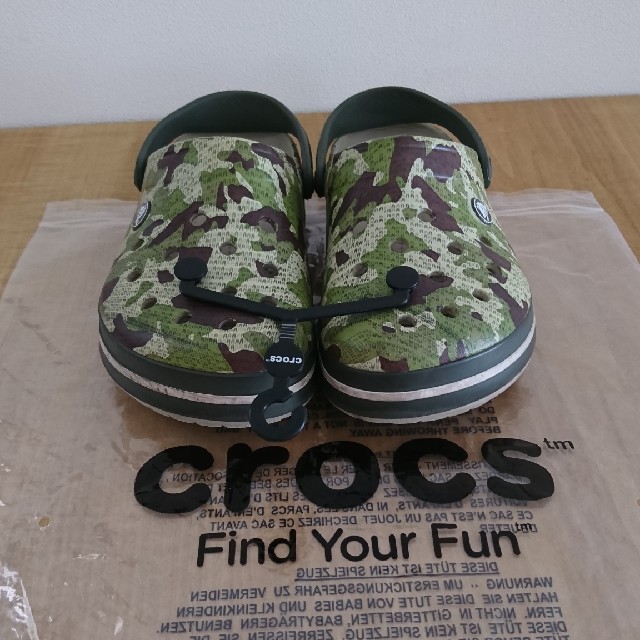 crocs(クロックス)の送料込み約60%OFFクロックス crocs キッズ/ベビー/マタニティのキッズ靴/シューズ(15cm~)(サンダル)の商品写真