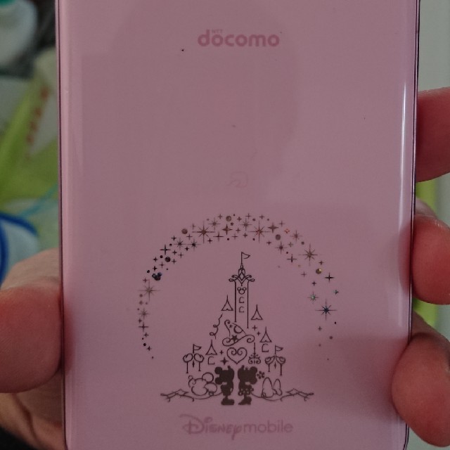 NTTdocomo(エヌティティドコモ)のディズニーモバイル DMー01K 欲しい人早い者勝ちです スマホ/家電/カメラのスマートフォン/携帯電話(スマートフォン本体)の商品写真