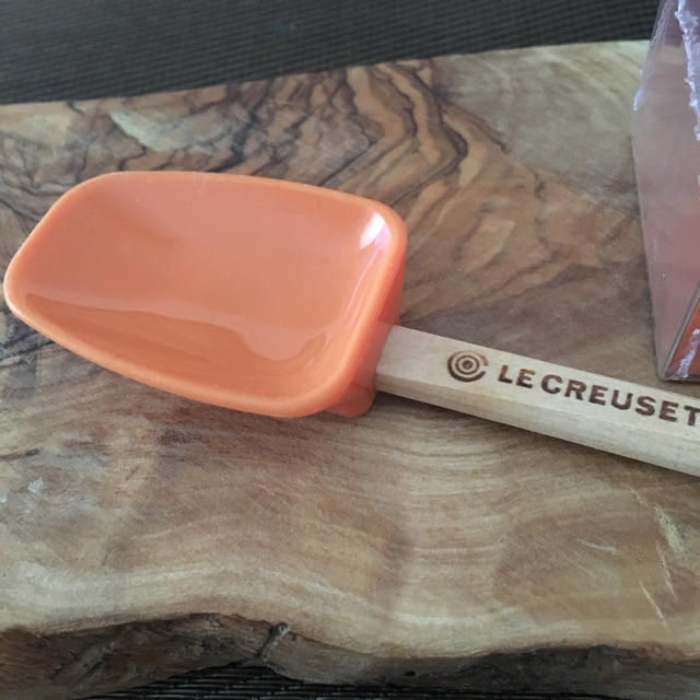 LE CREUSET(ルクルーゼ)のル・クルーゼ スパチュラスプーン&ハートカップ インテリア/住まい/日用品のキッチン/食器(調理道具/製菓道具)の商品写真