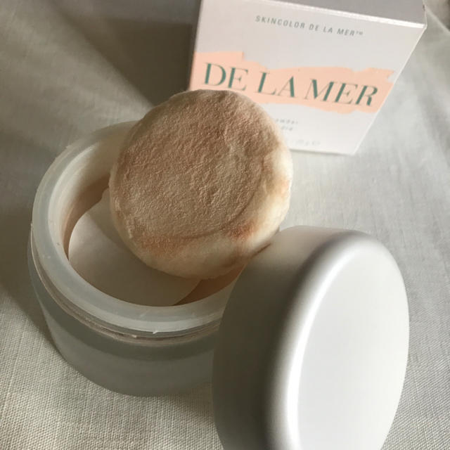 DE LA MER(ドゥラメール)のlaz-bonさまのドゥ・ラ・メール パウダー コスメ/美容のベースメイク/化粧品(フェイスパウダー)の商品写真