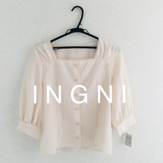 INGNI(イング)の最新★ I N G N Iイング★前ボタン／スクエアネックトップス レディースのトップス(カットソー(長袖/七分))の商品写真