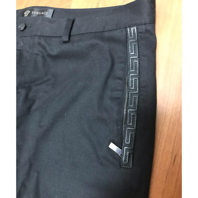 VERSACE』ヴェルサーチ (29) スキニーストレッチパンツ | pick.com.mx